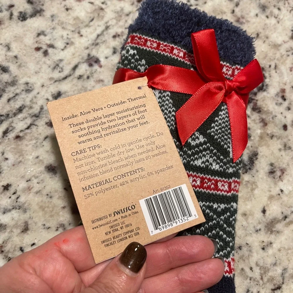 Spa Bella Cozy Knit Socks Womens Green Red Aloe Vera Infused Fair Isle Thermal‎